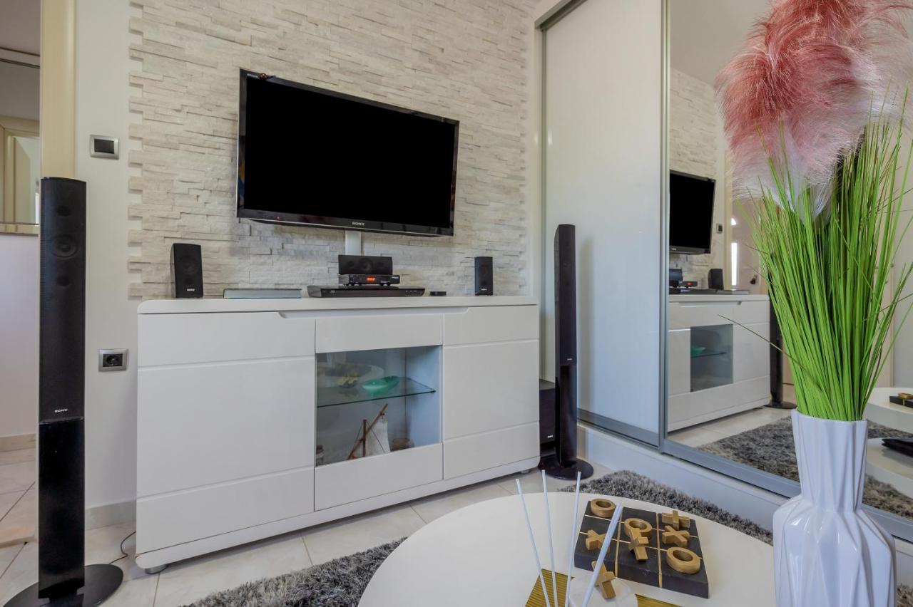 Uniquely Designed Villa Ivana With Outdoor Jacuzzi Nearby The Pebble Banje Beach At The Island Of Solta Rogac Bagian luar foto