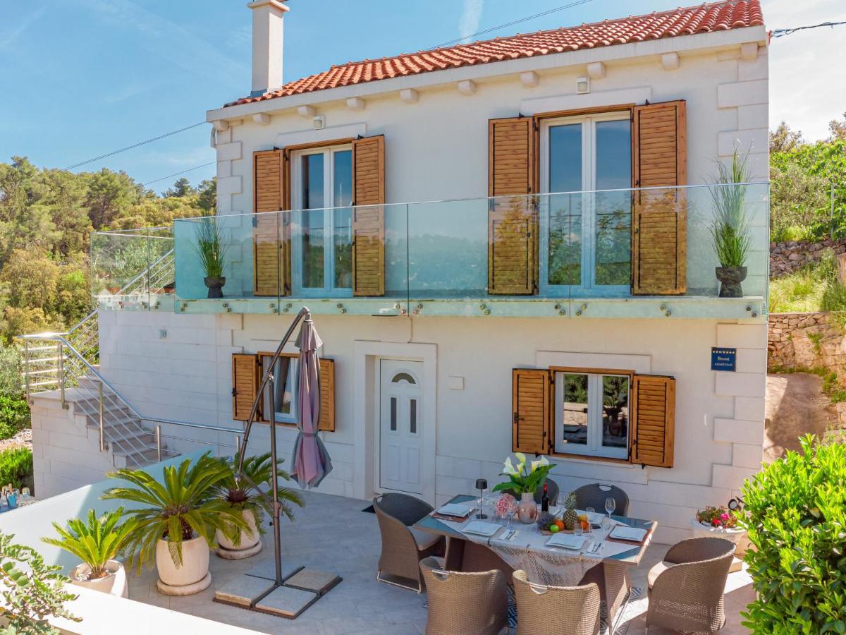 Uniquely Designed Villa Ivana With Outdoor Jacuzzi Nearby The Pebble Banje Beach At The Island Of Solta Rogac Bagian luar foto