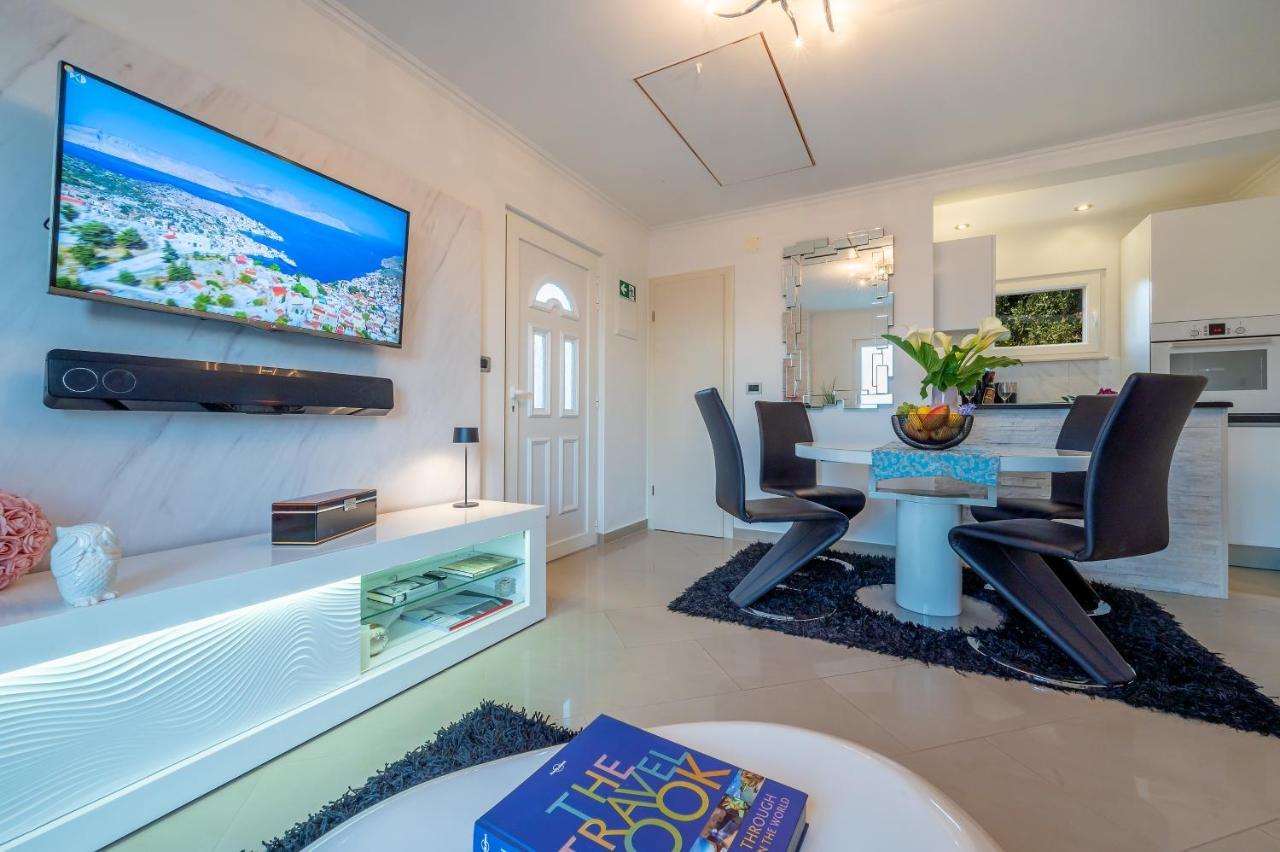 Uniquely Designed Villa Ivana With Outdoor Jacuzzi Nearby The Pebble Banje Beach At The Island Of Solta Rogac Bagian luar foto