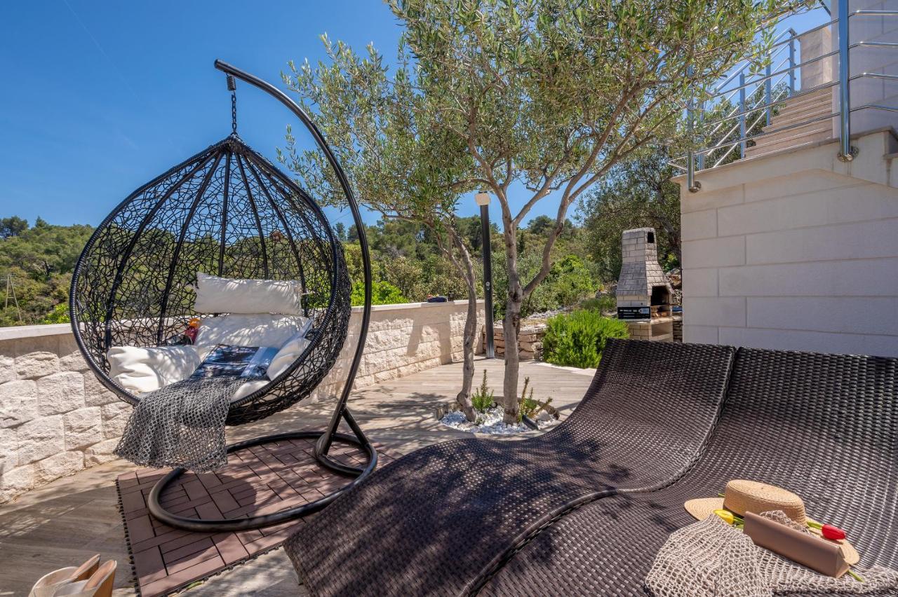 Uniquely Designed Villa Ivana With Outdoor Jacuzzi Nearby The Pebble Banje Beach At The Island Of Solta Rogac Bagian luar foto