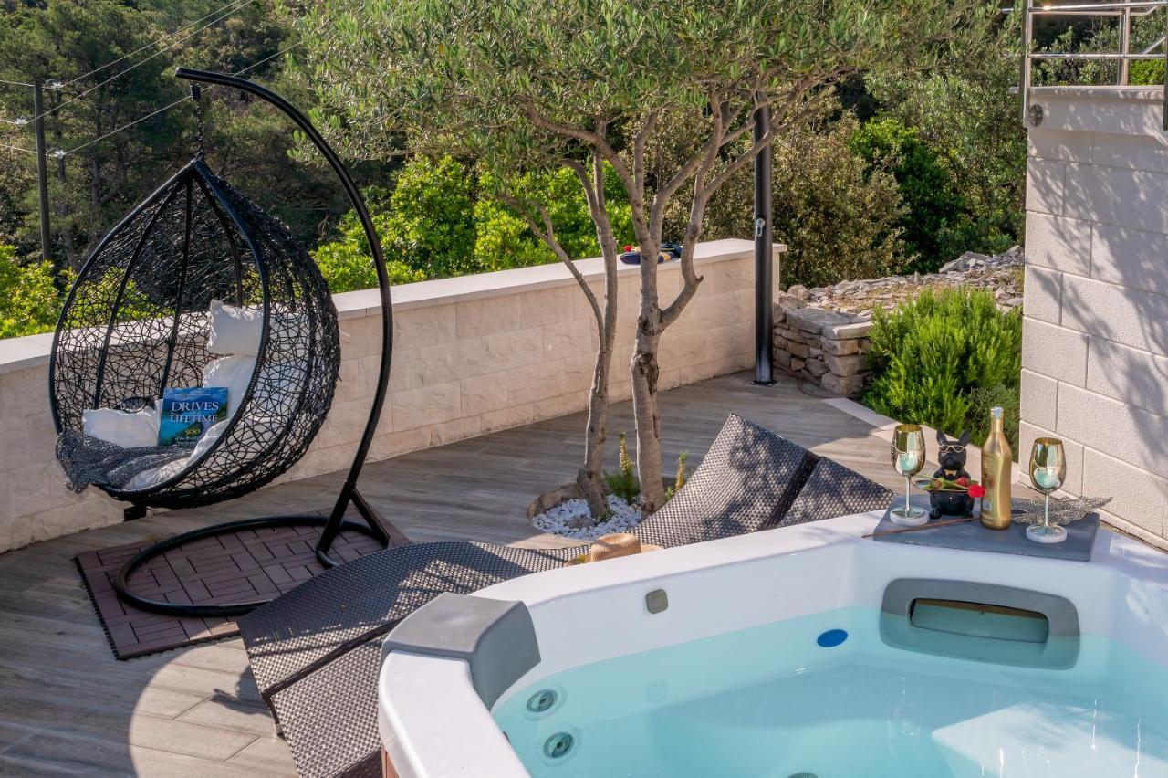 Uniquely Designed Villa Ivana With Outdoor Jacuzzi Nearby The Pebble Banje Beach At The Island Of Solta Rogac Bagian luar foto