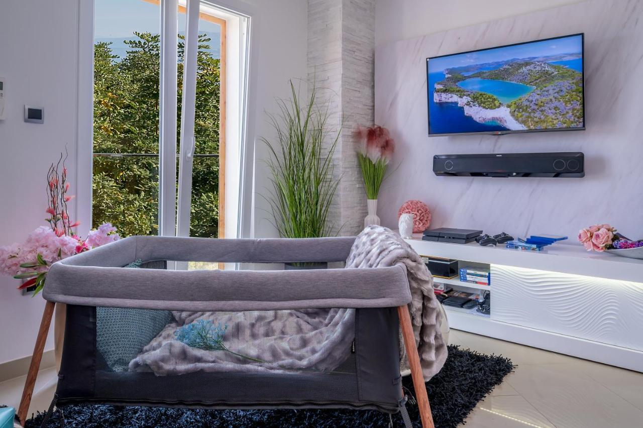 Uniquely Designed Villa Ivana With Outdoor Jacuzzi Nearby The Pebble Banje Beach At The Island Of Solta Rogac Bagian luar foto